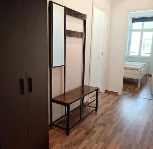 Coffeelounge: Zentrale Mit Kueche Inkl. Kaffee دريسدن